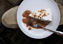 Pyszny sernik z polewą czekoladową – poznaj prosty przepis!