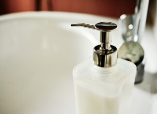 Jak spienić mydło do golenia?