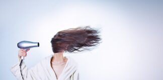 Jak uzyskać efekt mokrych włosów?