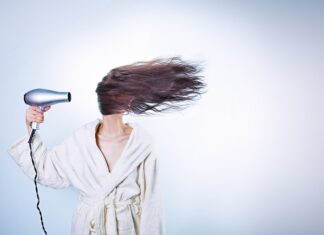 Jak uzyskać efekt mokrych włosów?